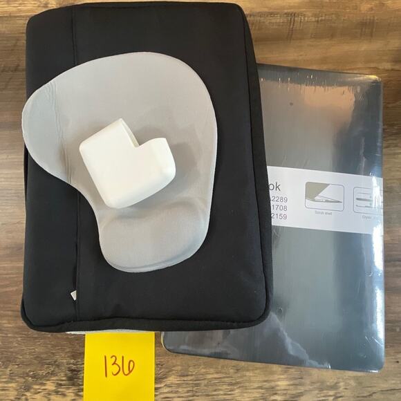 MacBook Pro 13” 2016-2020 black soft case with hardshell - Picture 7 of 7